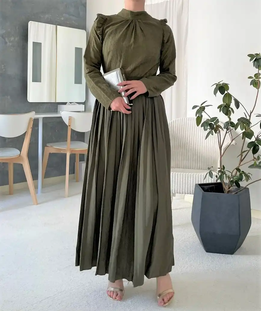着用サイズ：S ／ 着用者：159cm(普段着ている服のサイズ：S) ／ ヒールの高さ：7cm