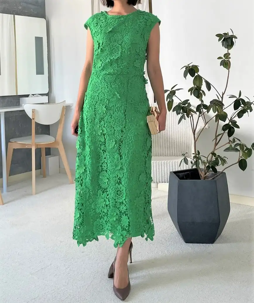 着用サイズ：M ／ 着用者：154cm(普段着ている服のサイズ：XS) ／ ヒールの高さ：8cm