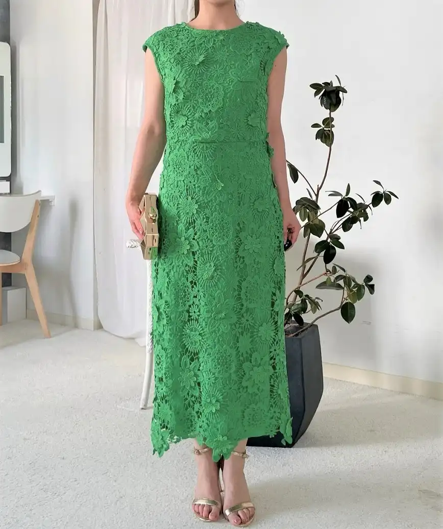 着用サイズ：M ／ 着用者：159cm(普段着ている服のサイズ：S) ／ ヒールの高さ：7cm