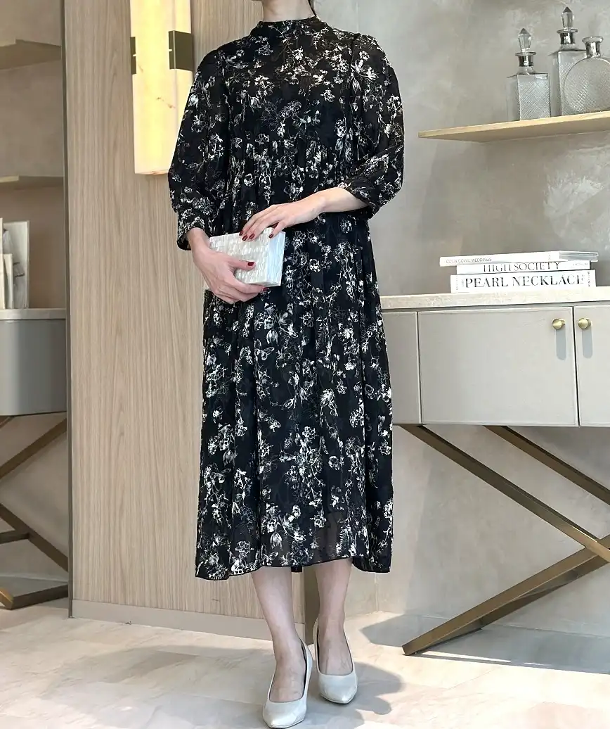 ラッシュレースロングスリーブベージュコントラストロングドレス