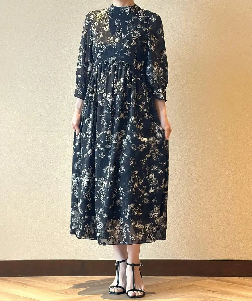 着用モデル：H157cm／着用サイズ：M／ヒール：10cm