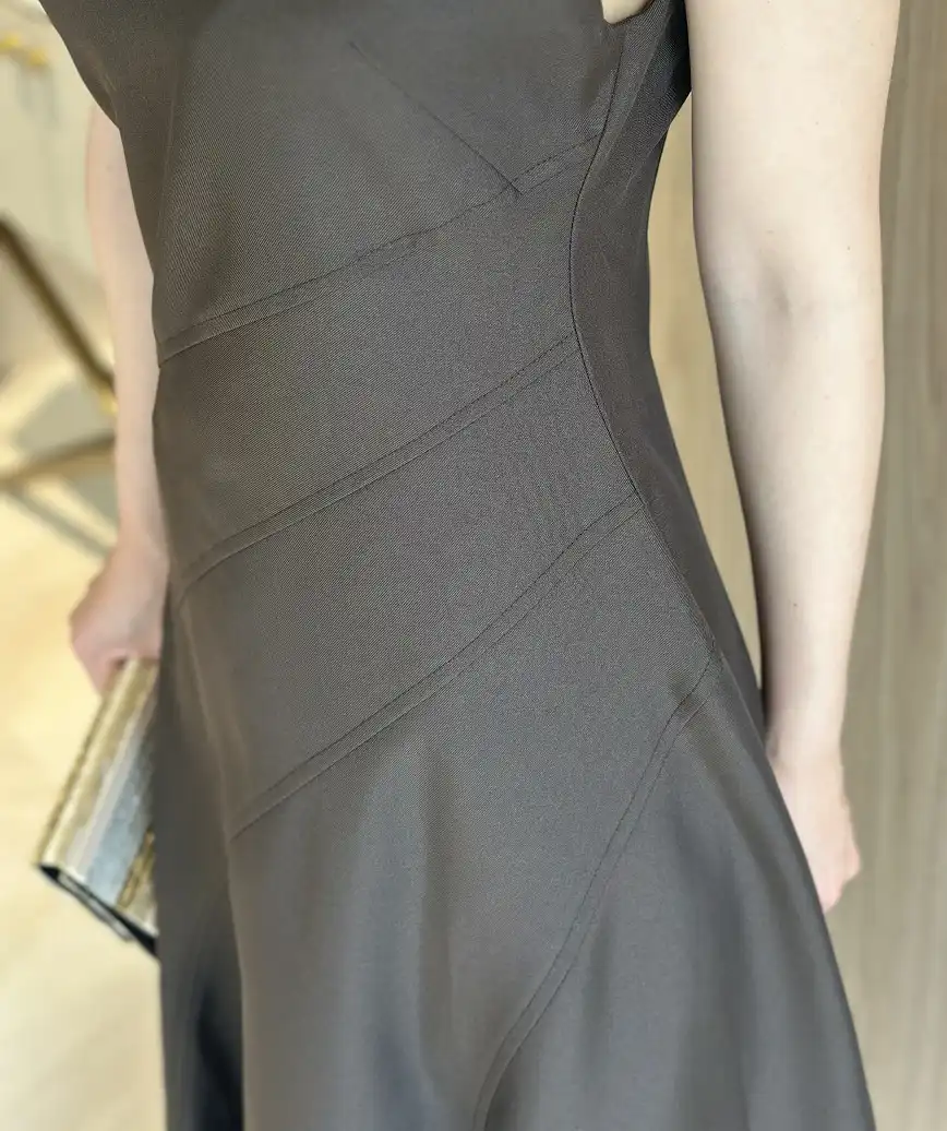 着用モデル：H154cm 7cmH靴 着用サイズ：S