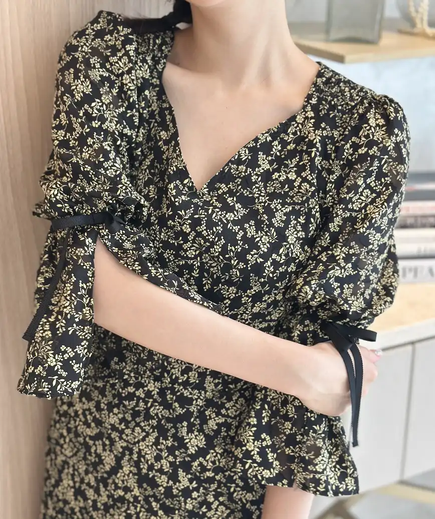 overE フラワーフロッキーオケージョンドレス　90サイズ フラワーフロッキーオケージョンドレス：チャコール│胸が大きな