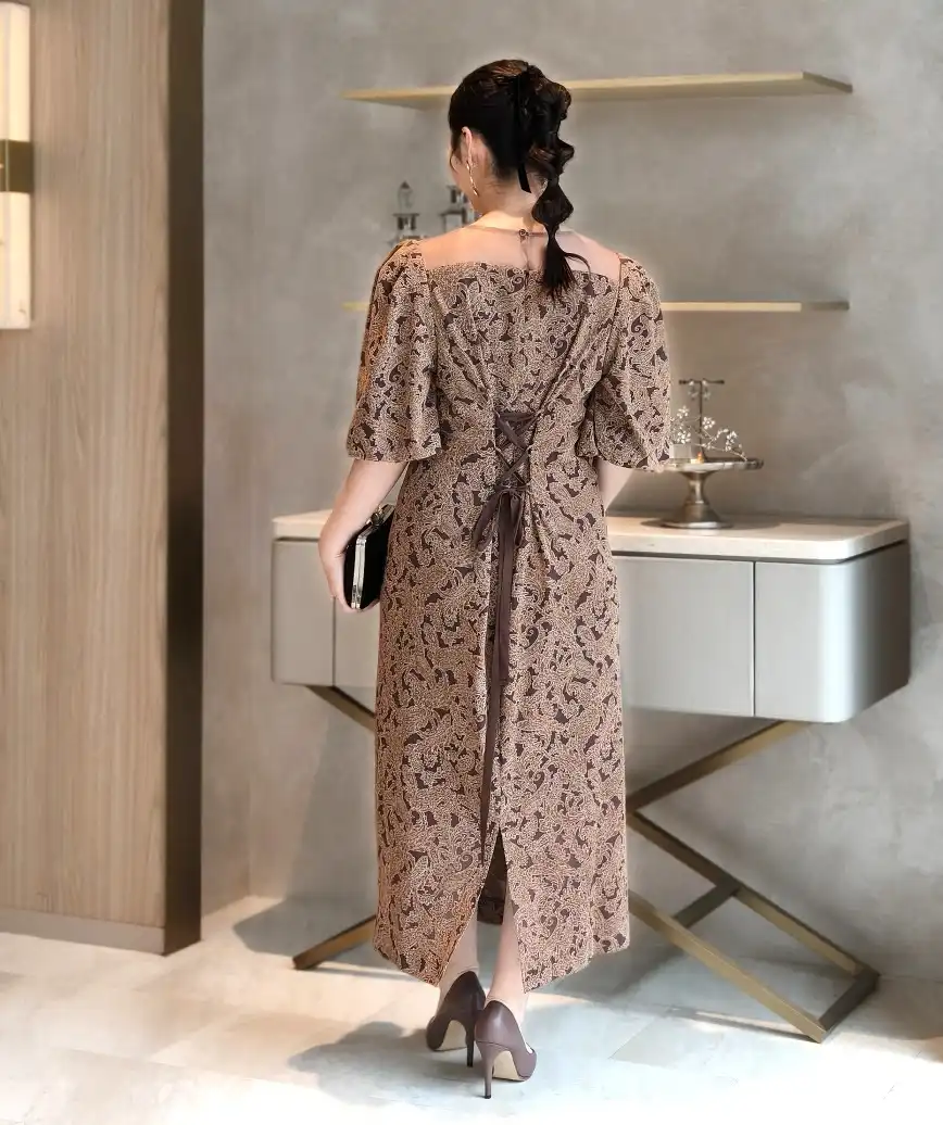 着用モデル：H157cm／着用サイズ：M／ヒール9cm