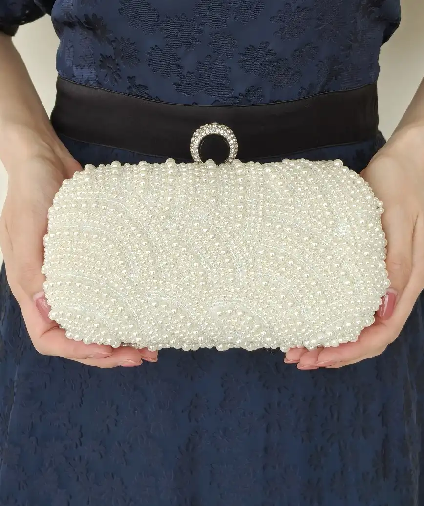 pearl round clutch bag - white