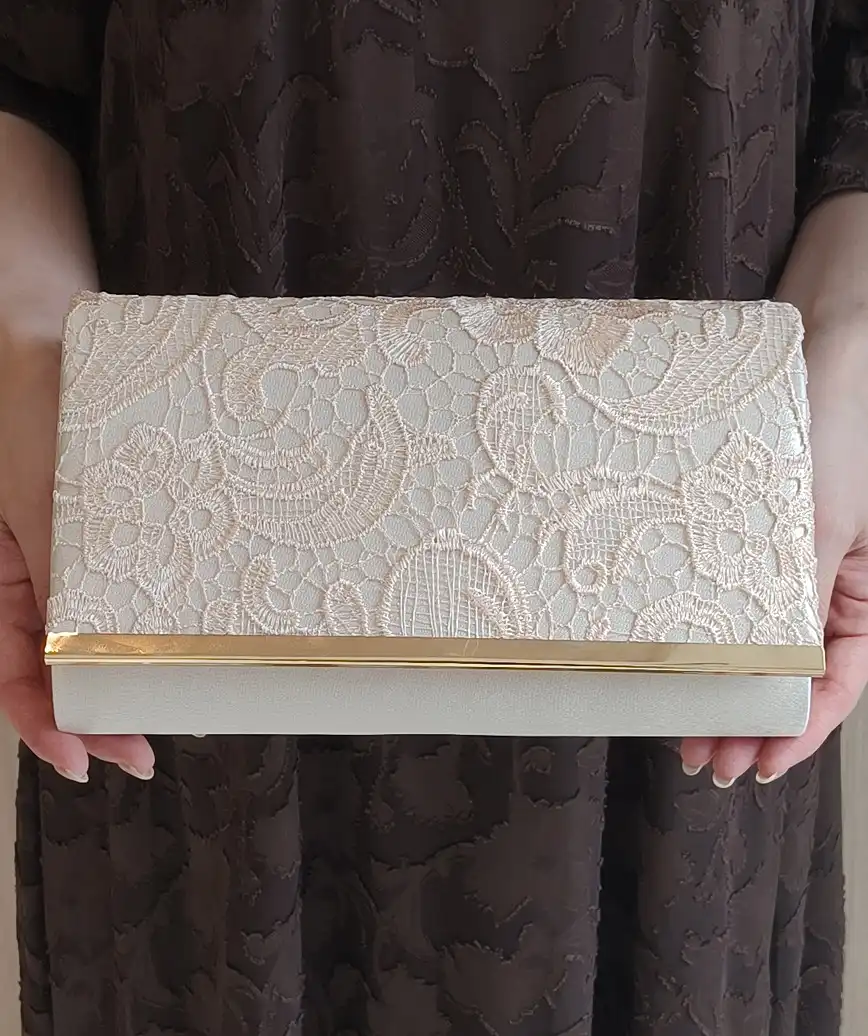 Lace Gold Line Clutch Bag -Beige-