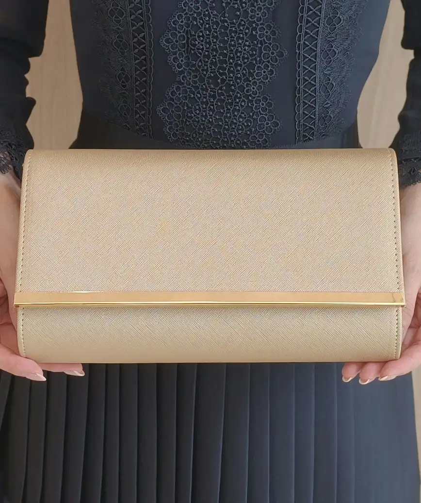 Gold Line Clutch Bag -Gold-